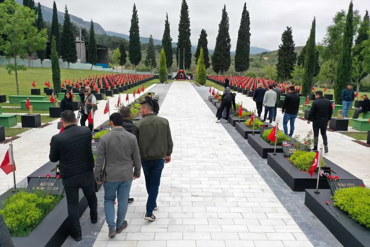 Soma'daki maden şehitleri facianın 9. yılında anılıyor... Yürek burkan o kareler