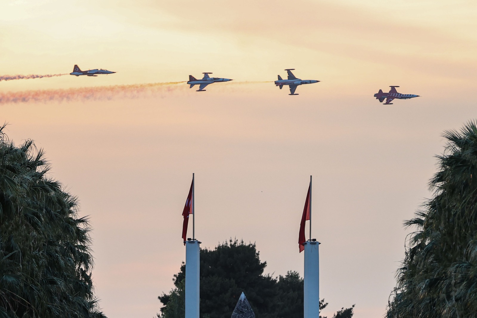 İzmir semalarında kurtuluş coşkusu