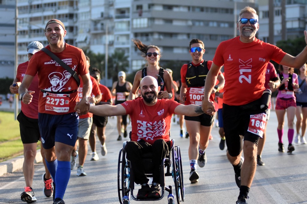 9 Eylül İzmir Yarı Maratonu’nda kurtuluş coşkusu
