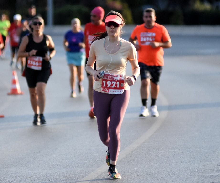 9 Eylül İzmir Yarı Maratonu’nda kurtuluş coşkusu