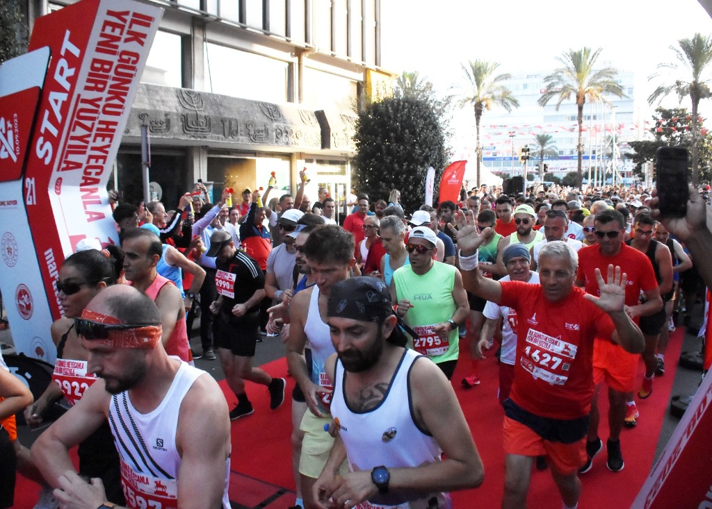 9 Eylül İzmir Yarı Maratonu’nda kurtuluş coşkusu