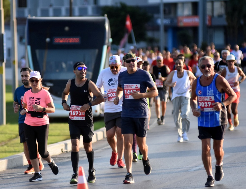 9 Eylül İzmir Yarı Maratonu’nda kurtuluş coşkusu