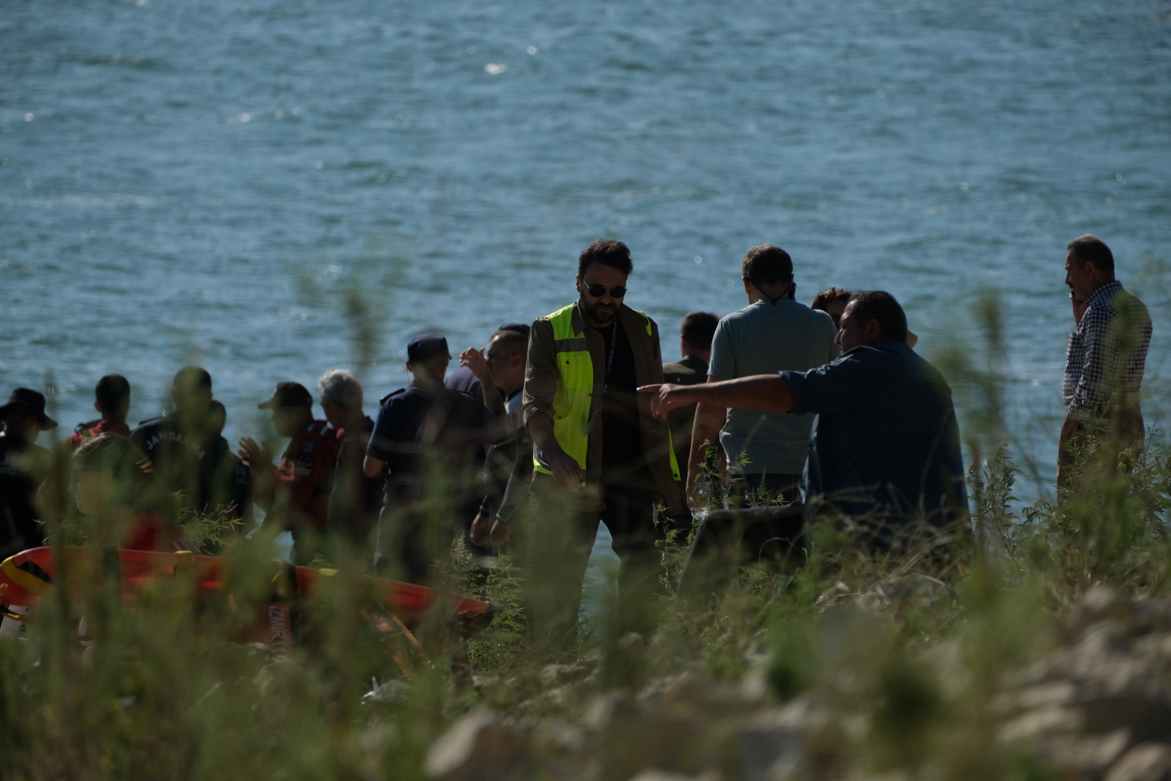 İzmir'de düşen helikopterin enkazını çıkartmak için özel ekip getirildi