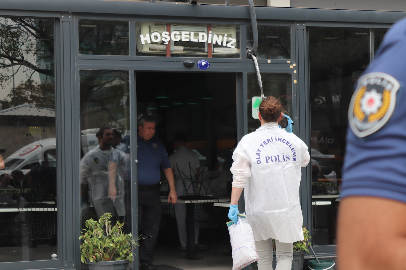 İzmir'de adliye önünde silahlı çatışma: 1 ölü, 3 yaralı