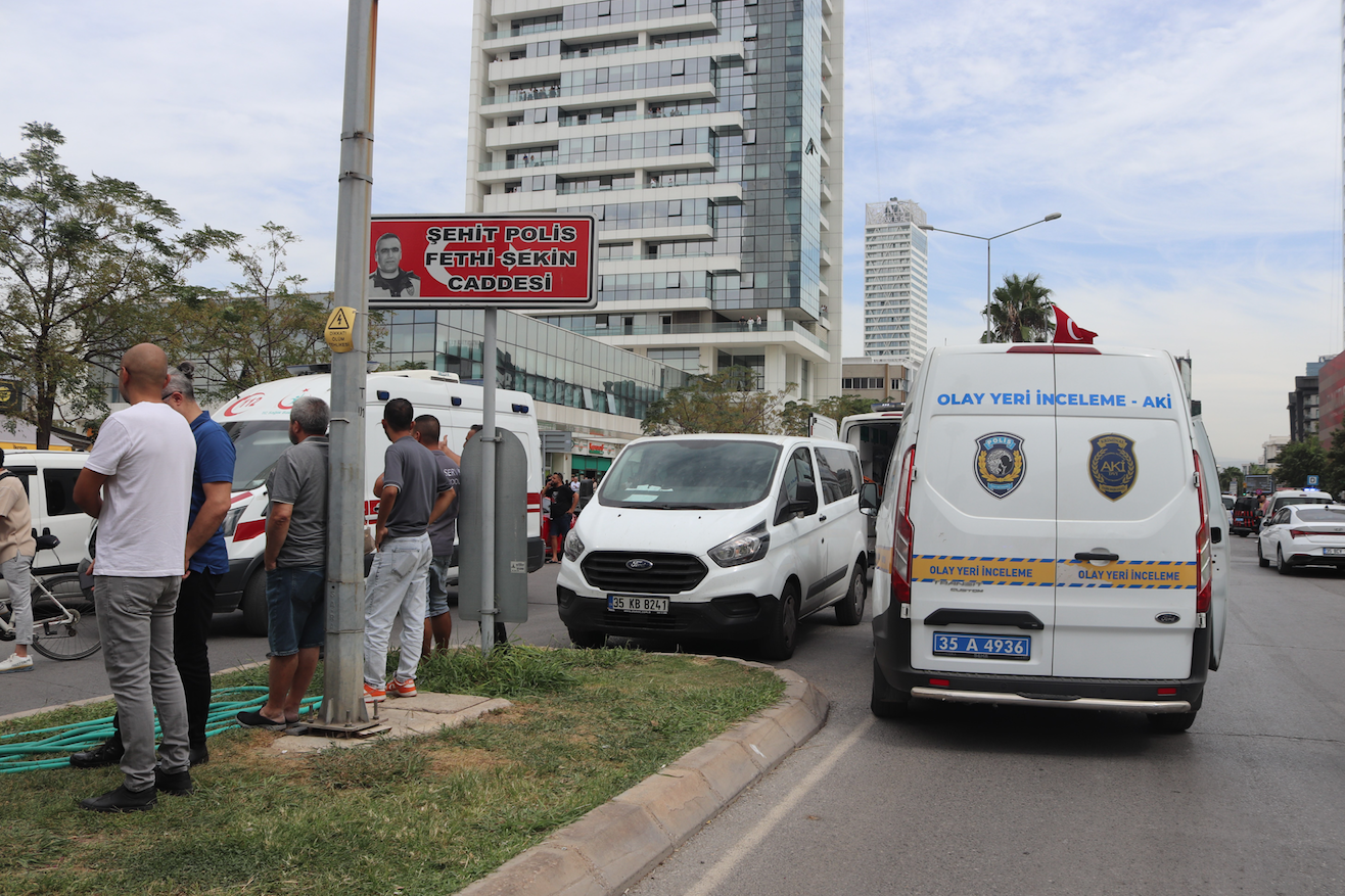 İzmir'de adliye önünde silahlı çatışma: 1 ölü, 3 yaralı