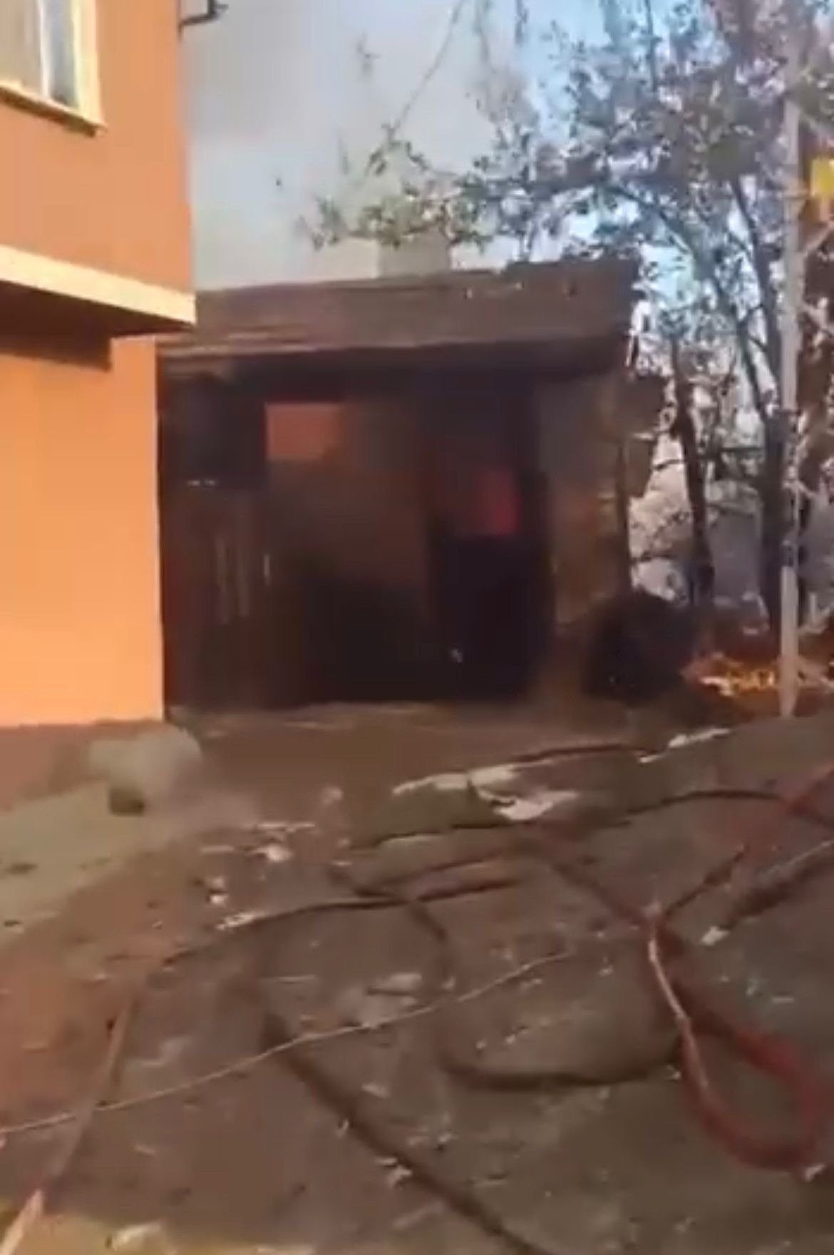 Kütahya'da çöplük yangını; 10 ev ile 2 samanlık yandı