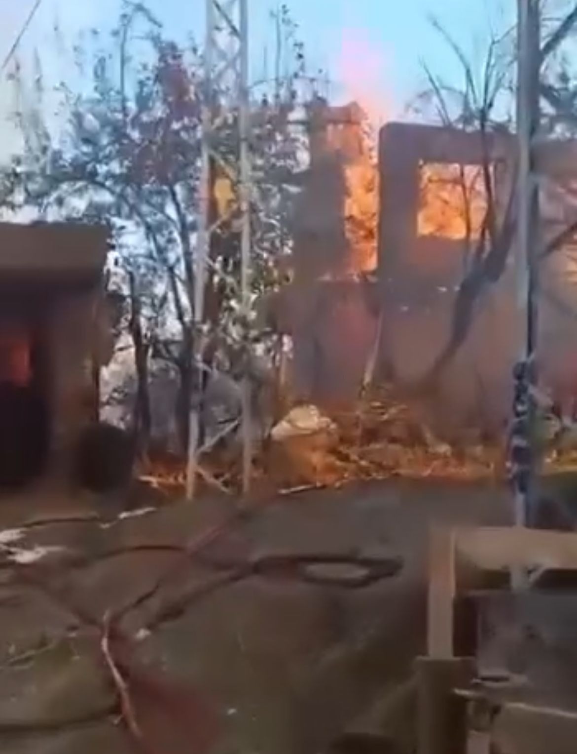 Kütahya'da çöplük yangını; 10 ev ile 2 samanlık yandı