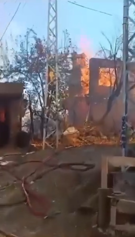 Kütahya'da çöplük yangını; 10 ev ile 2 samanlık yandı
