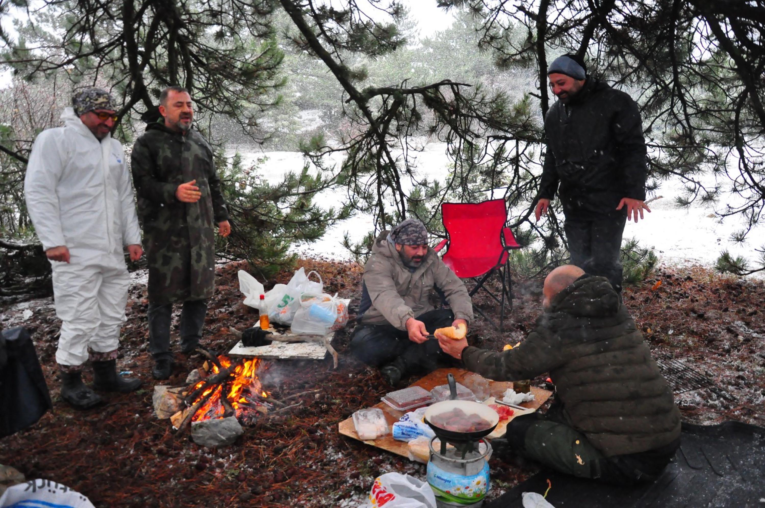 Manisa'da mevsimin ilk kar yağışı