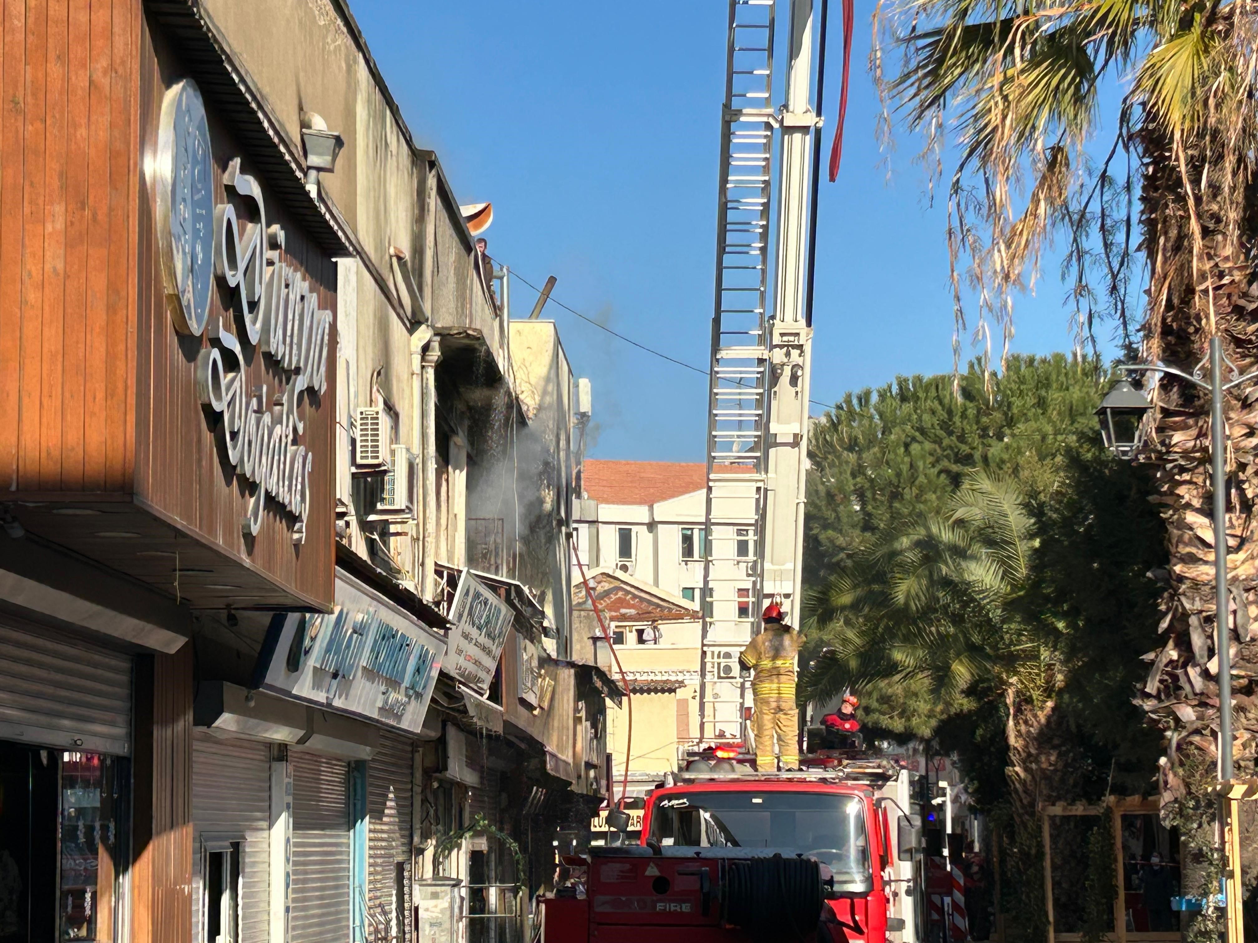 Tarihi Kemeraltı Çarşısı'nda yangın