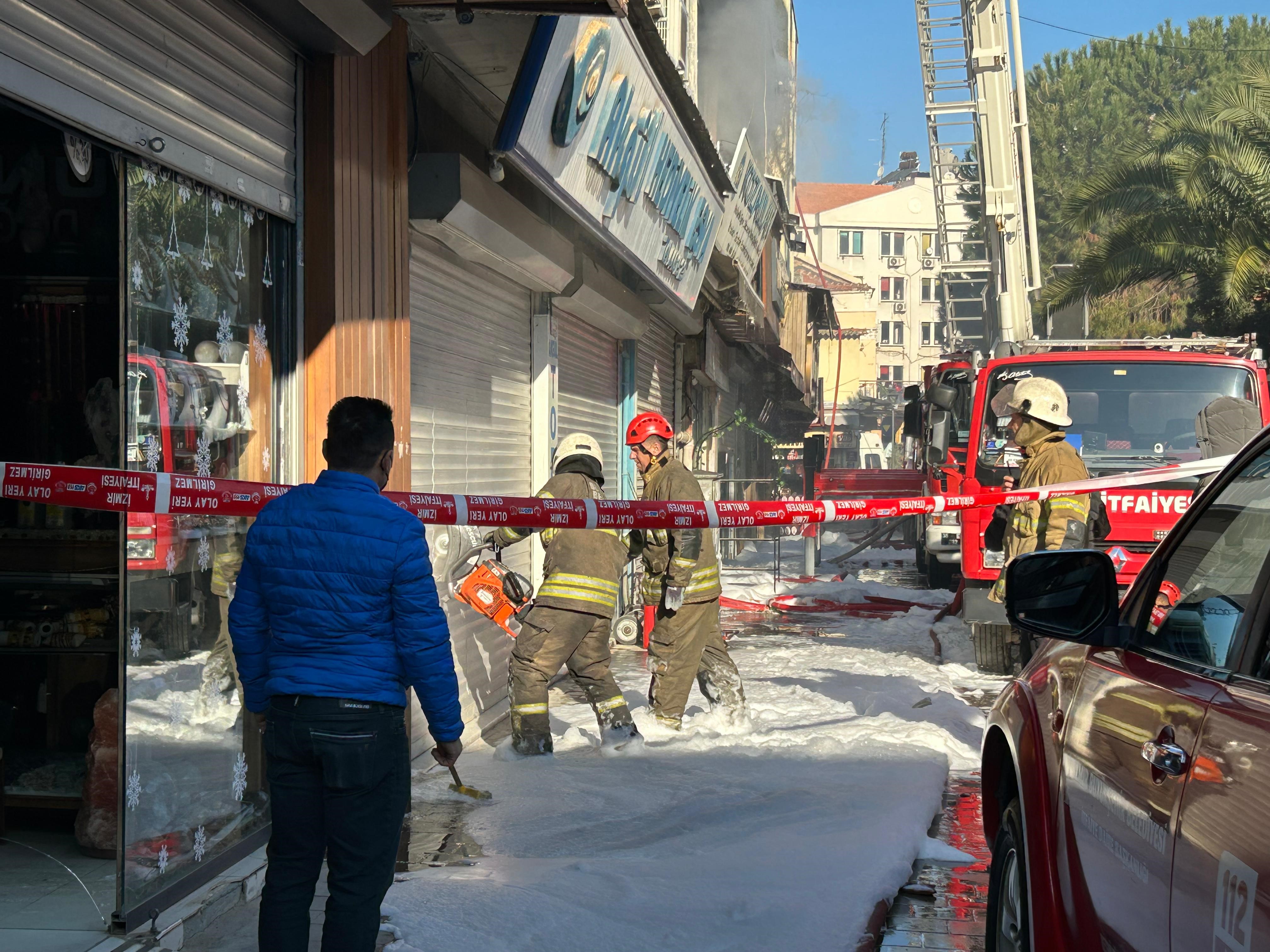 Tarihi Kemeraltı Çarşısı'nda yangın