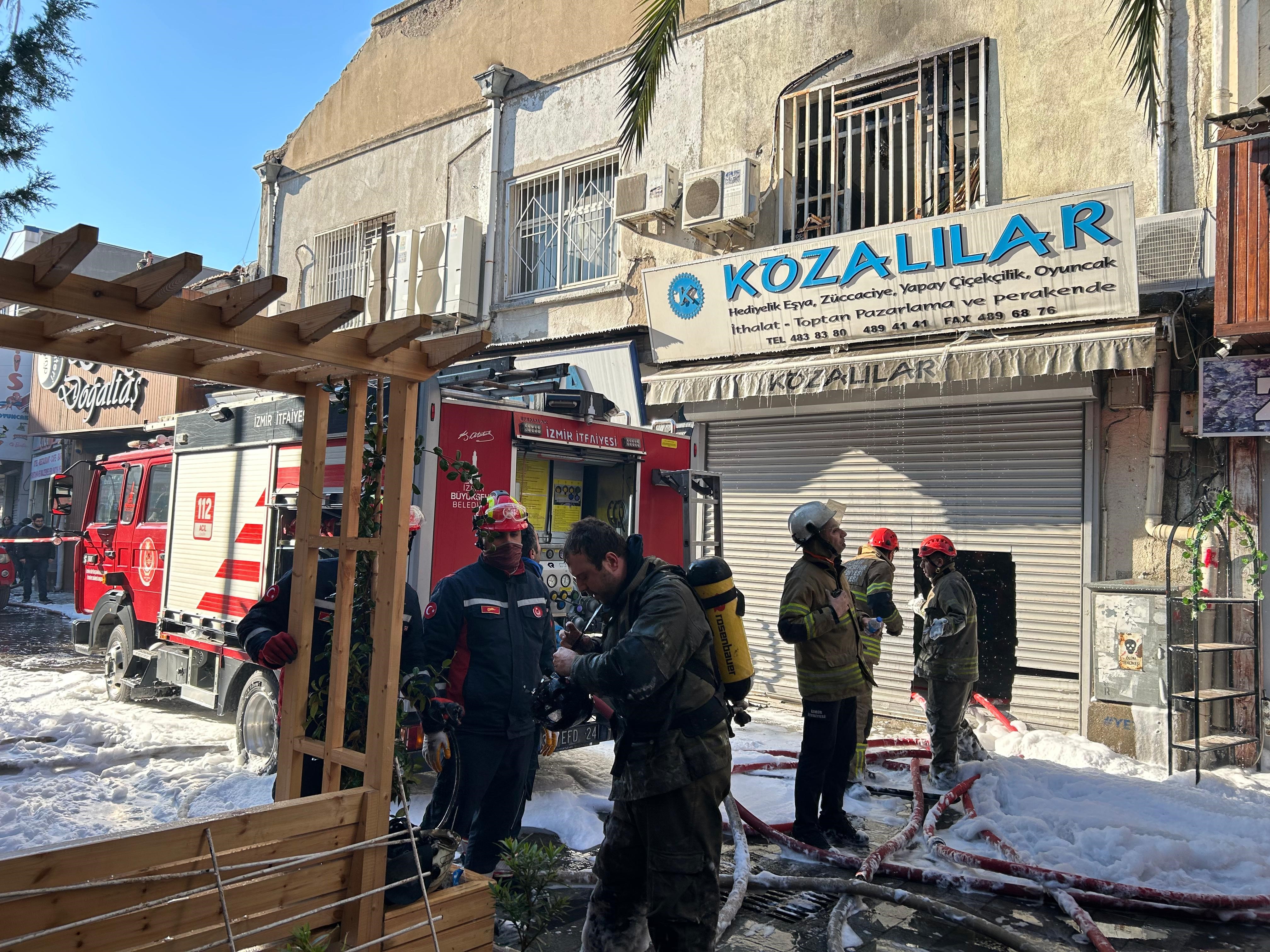 Tarihi Kemeraltı Çarşısı'nda yangın
