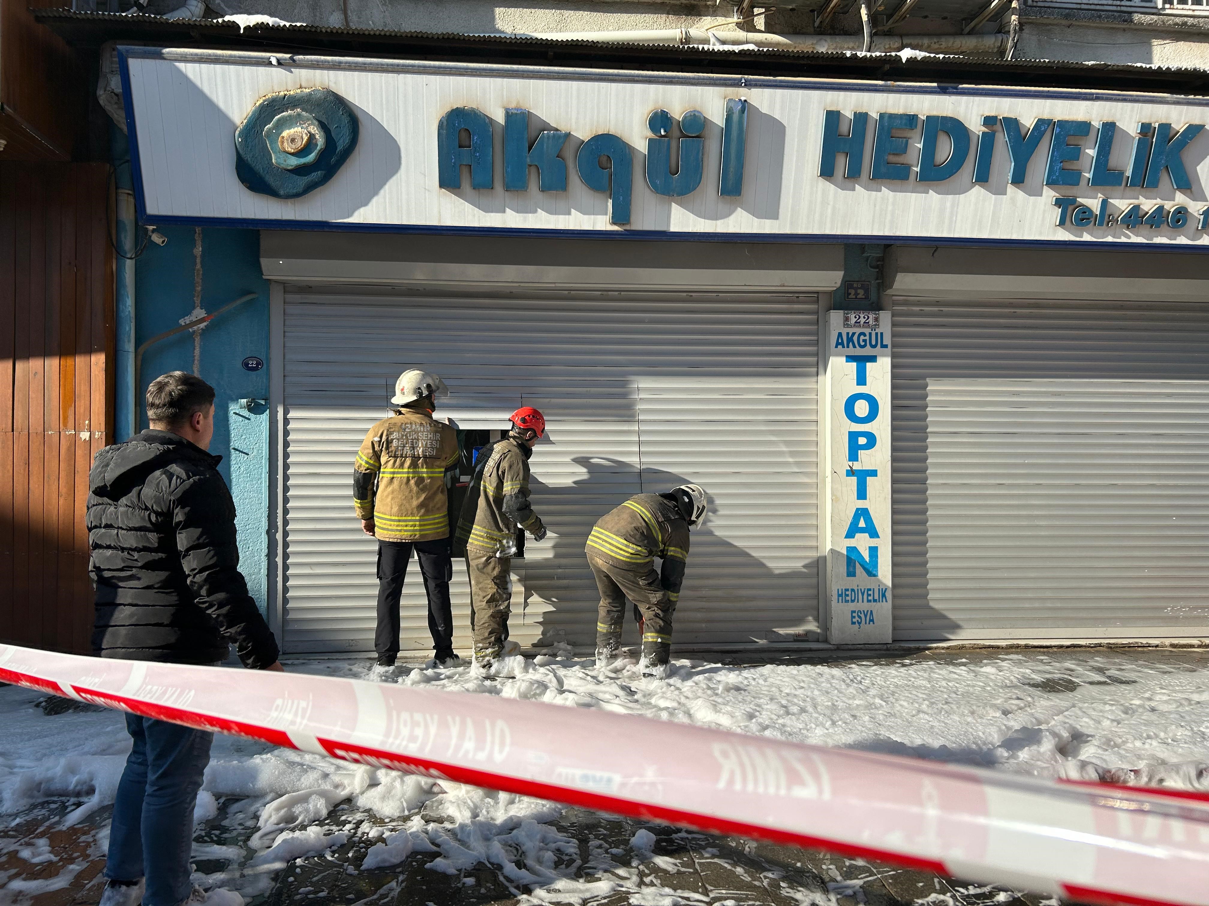 Tarihi Kemeraltı Çarşısı'nda yangın