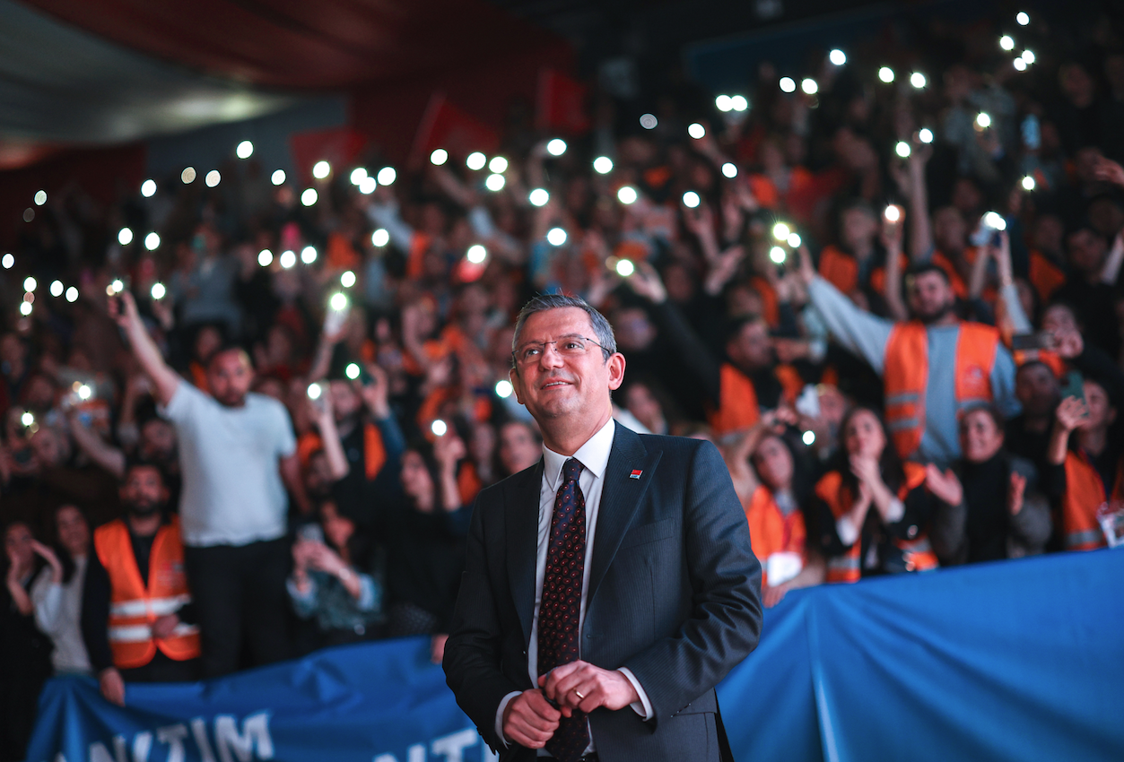 CHP Lideri Özgür Özel İzmir adaylarını tanıttı