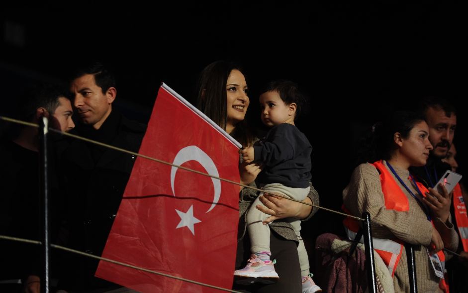 CHP Lideri Özgür Özel İzmir adaylarını tanıttı