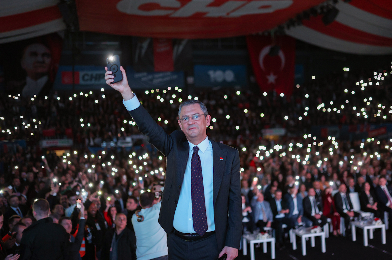 CHP Lideri Özgür Özel İzmir adaylarını tanıttı