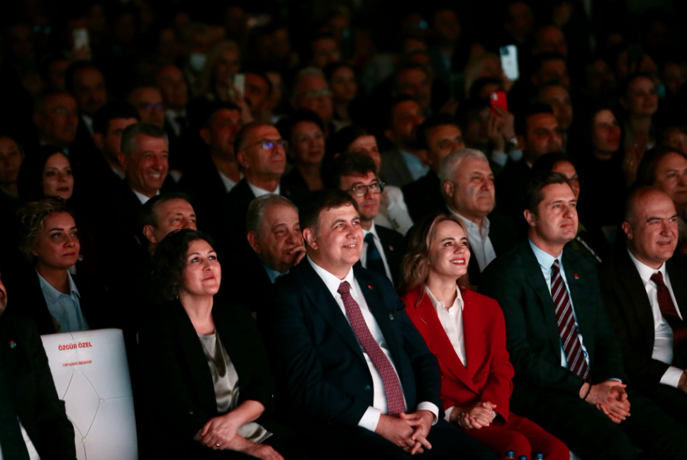 CHP Lideri Özgür Özel İzmir adaylarını tanıttı