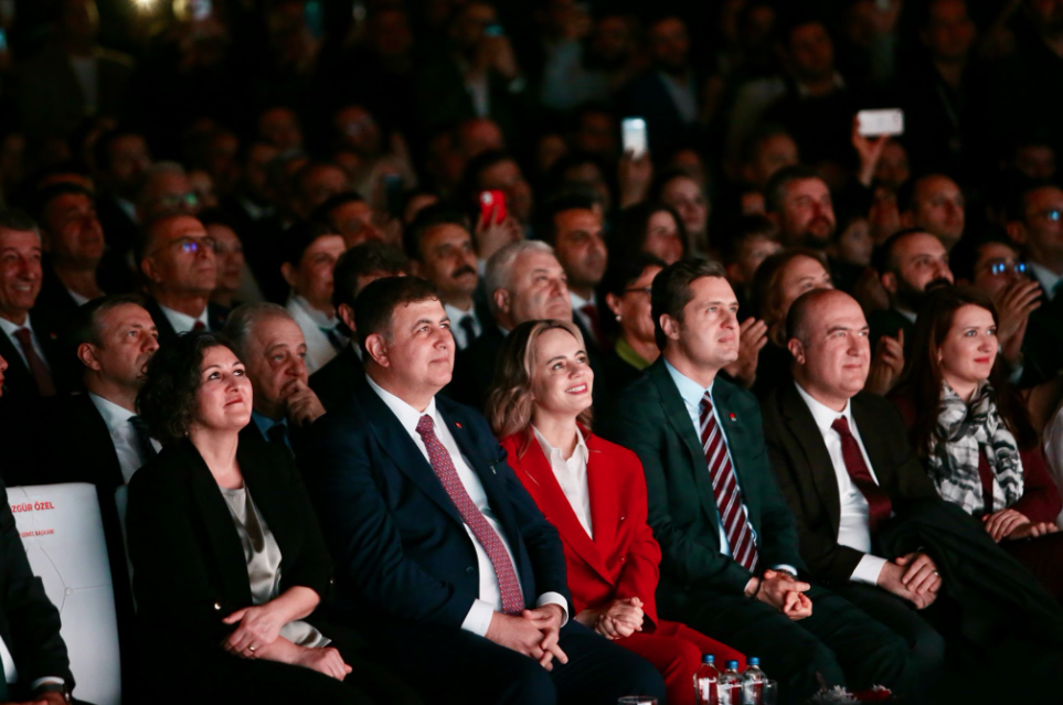 CHP Lideri Özgür Özel İzmir adaylarını tanıttı
