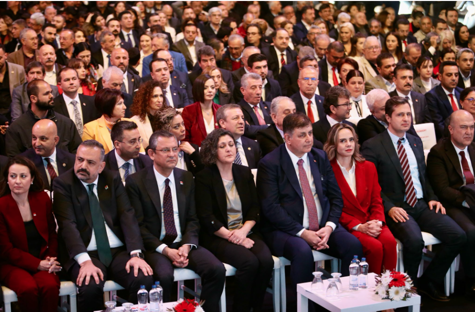 CHP Lideri Özgür Özel İzmir adaylarını tanıttı