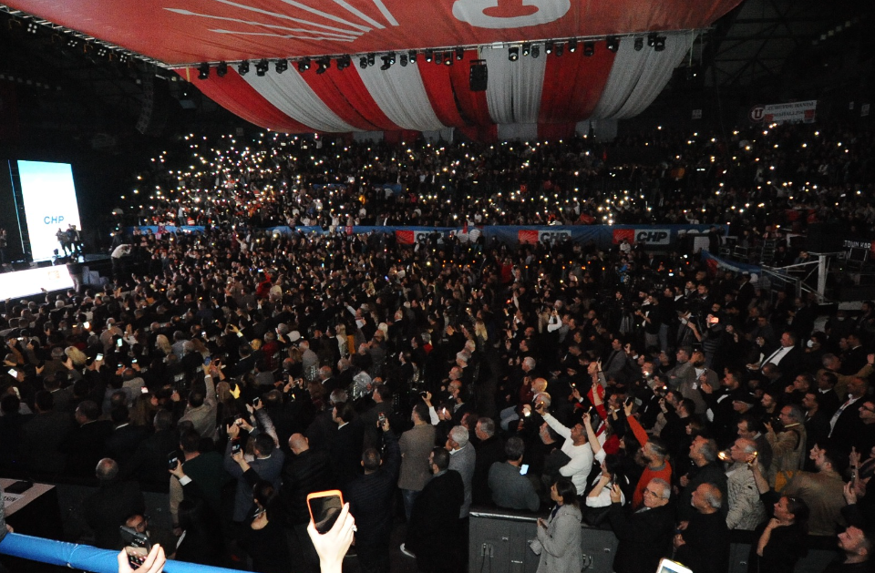 CHP Lideri Özgür Özel İzmir adaylarını tanıttı