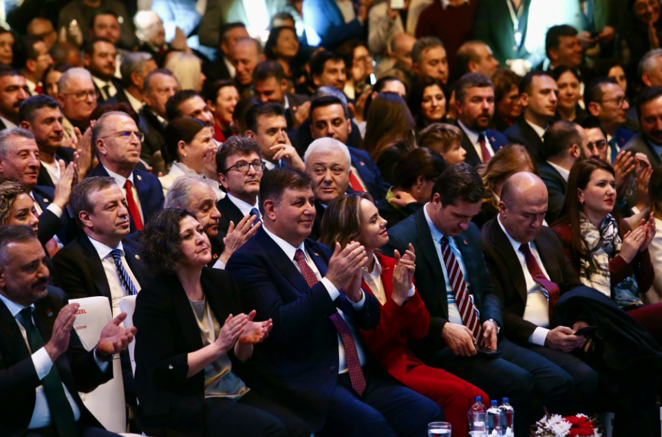 CHP Lideri Özgür Özel İzmir adaylarını tanıttı