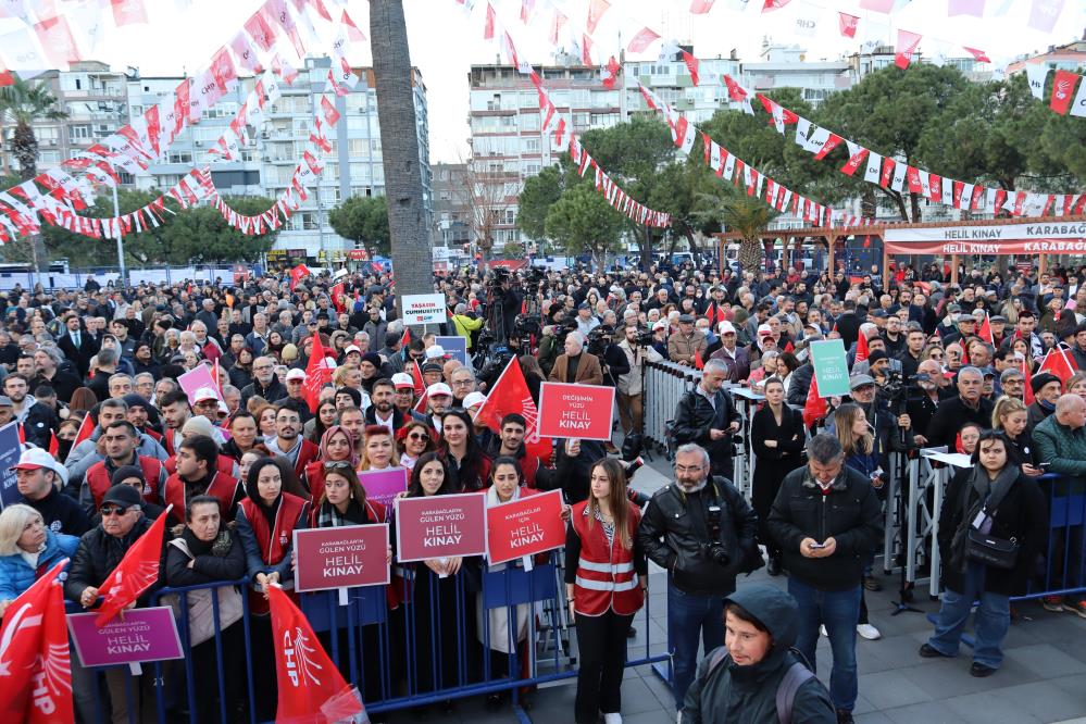 CHP Genel Başkanı Özel, Karabağlar'daki halk buluşmasına katıldı