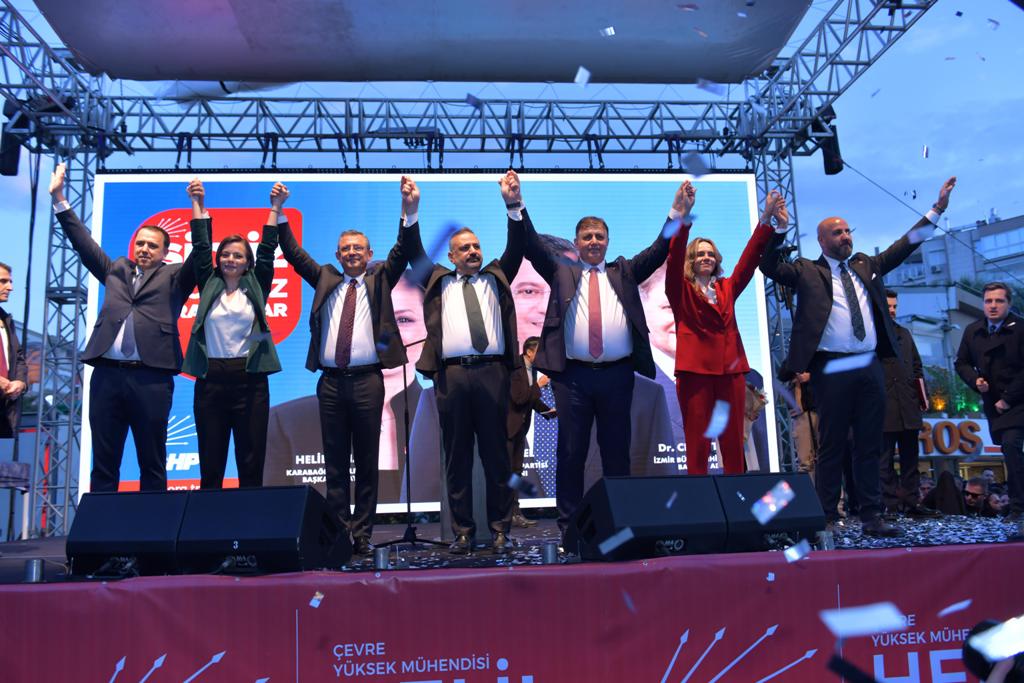 CHP Genel Başkanı Özel, Karabağlar'daki halk buluşmasına katıldı