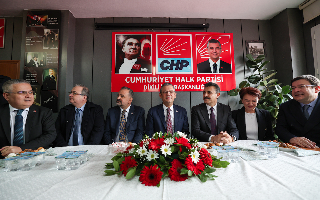 Özgür Özel, Dikili'de halkla buluştu