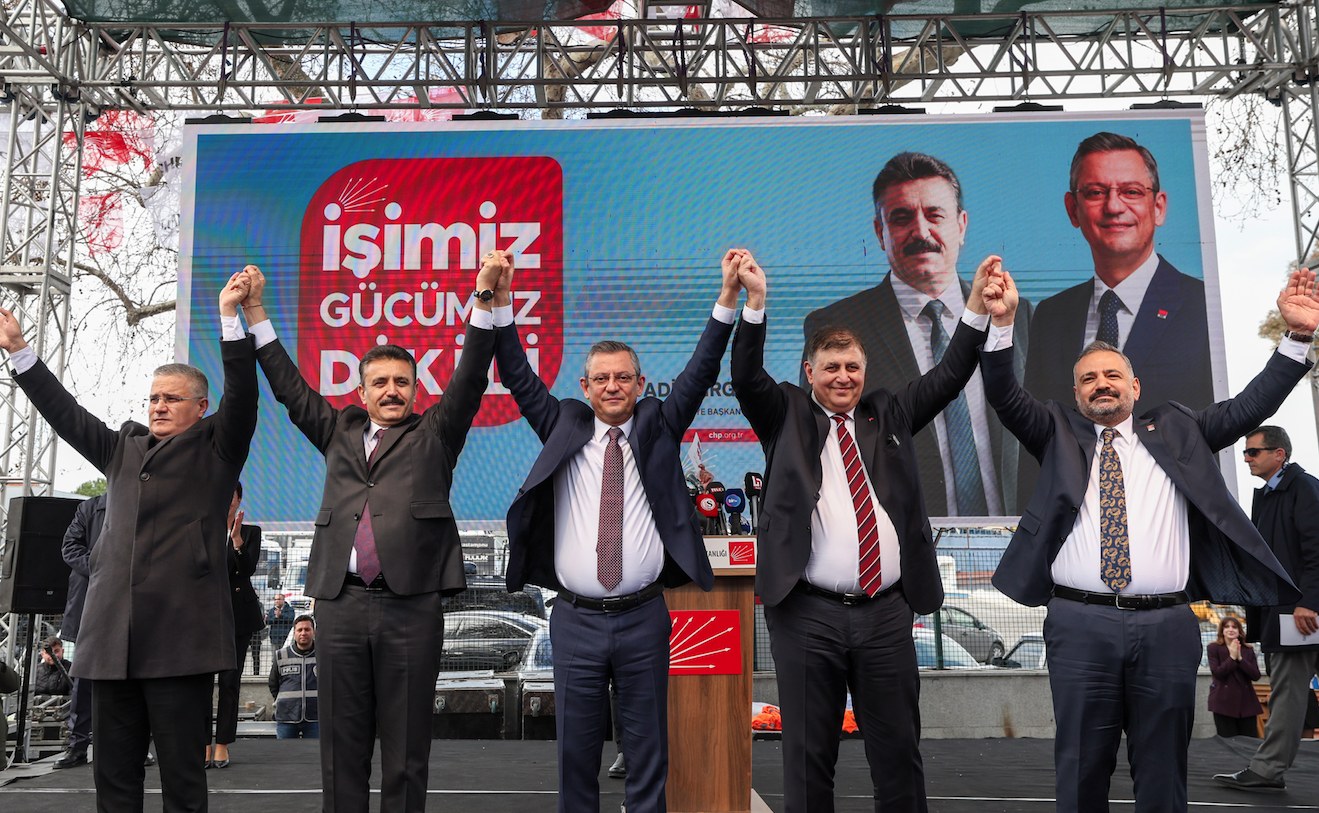 Özgür Özel, Dikili'de halkla buluştu