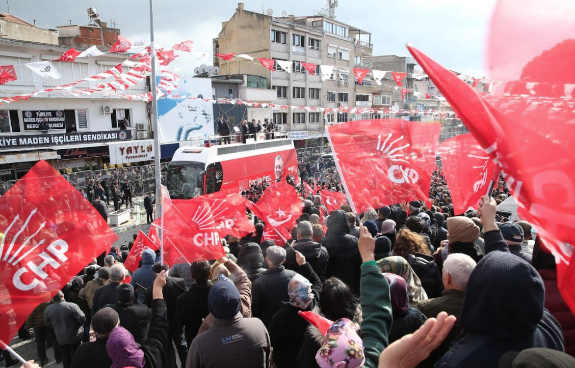 Özgür Özel, Bergama'da halkla buluştu