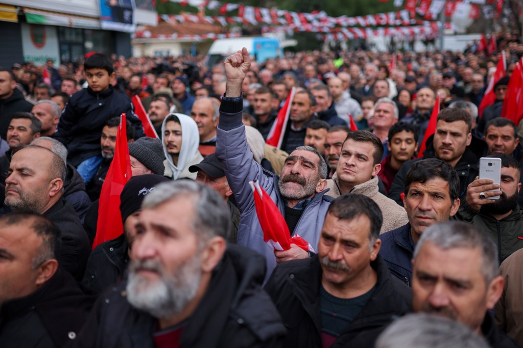 Özgür Özel, Kınık'ta halkla buluştu