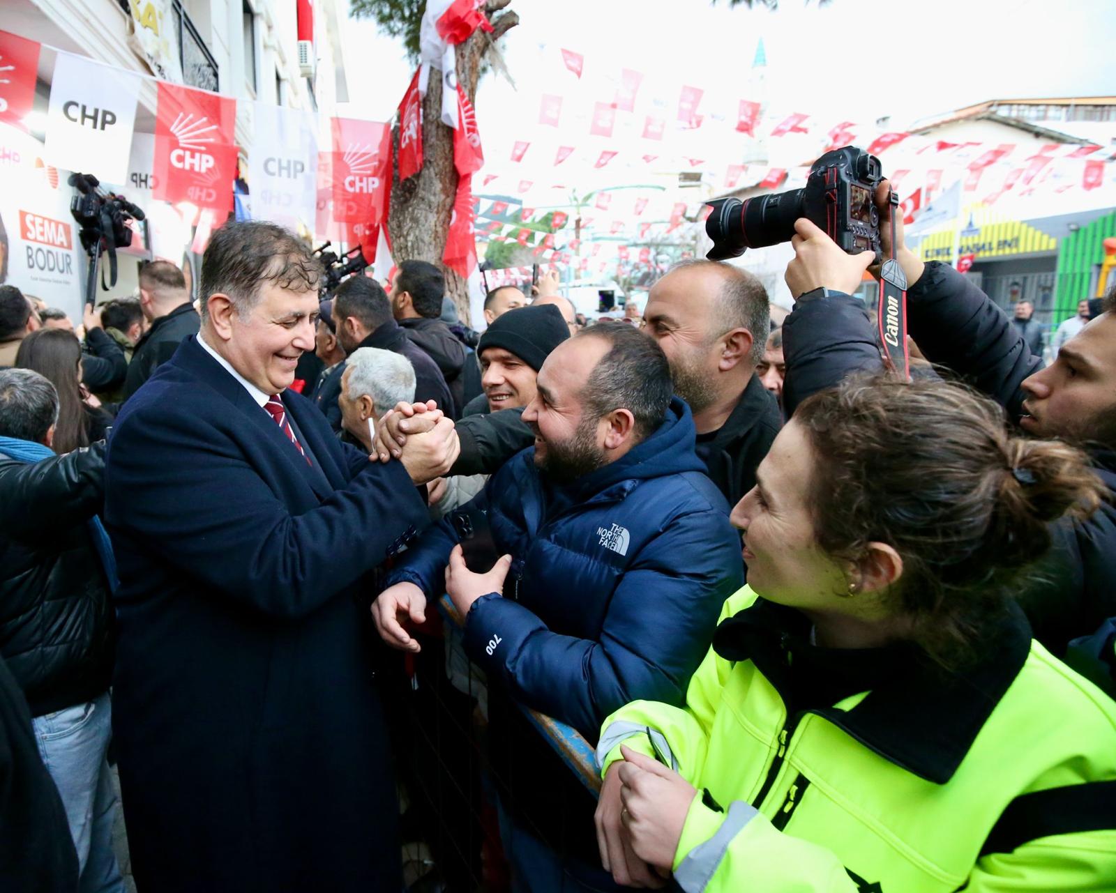 Özgür Özel, Kınık'ta halkla buluştu