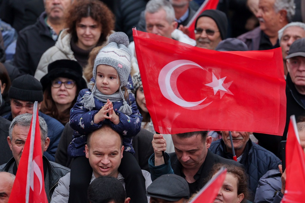 Özgür Özel, Kınık'ta halkla buluştu