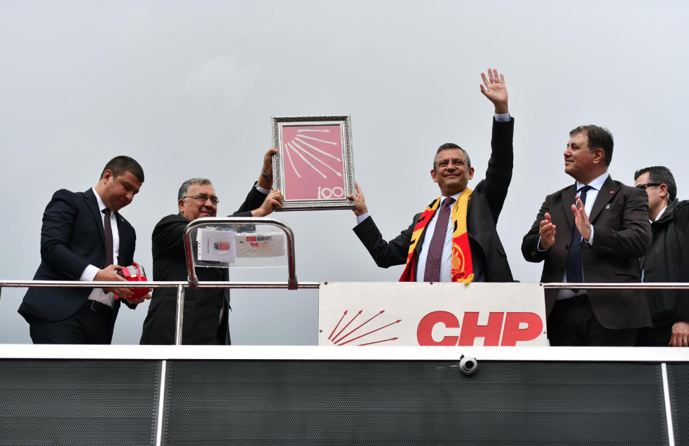 Özgür Özel, Tire'de halkla buluştu