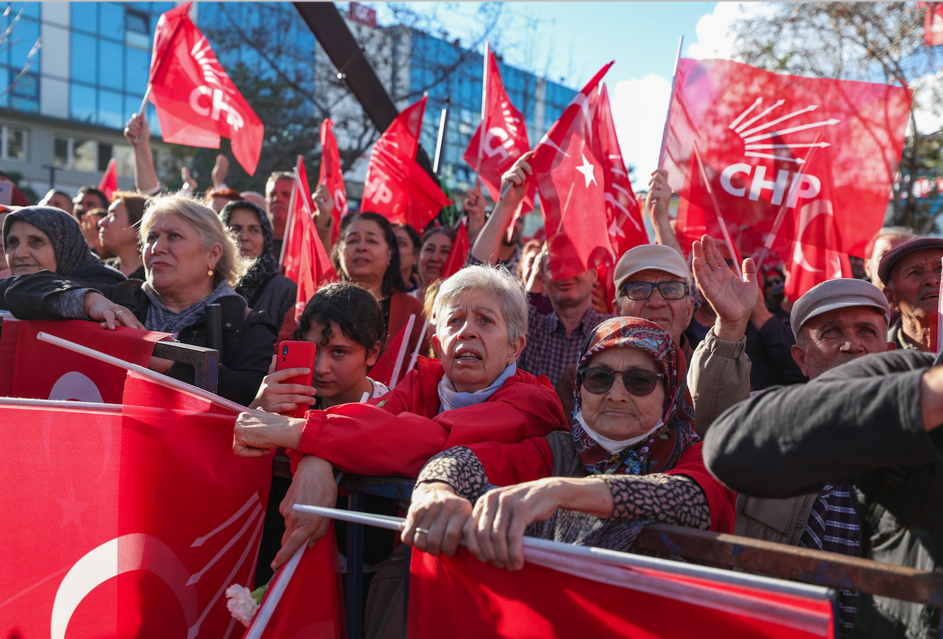 Özgür Özel, Menderes'te halkla buluştu