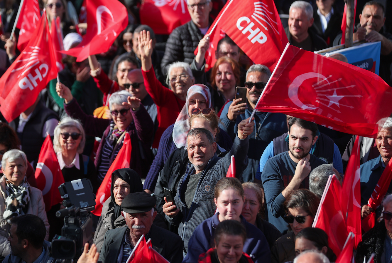 Özgür Özel, Menderes'te halkla buluştu