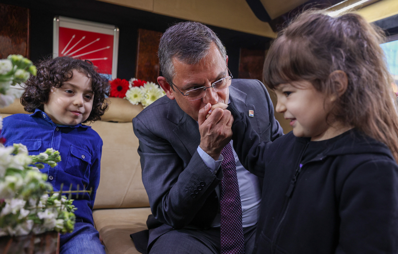 Özgür Özel, Menderes'te halkla buluştu