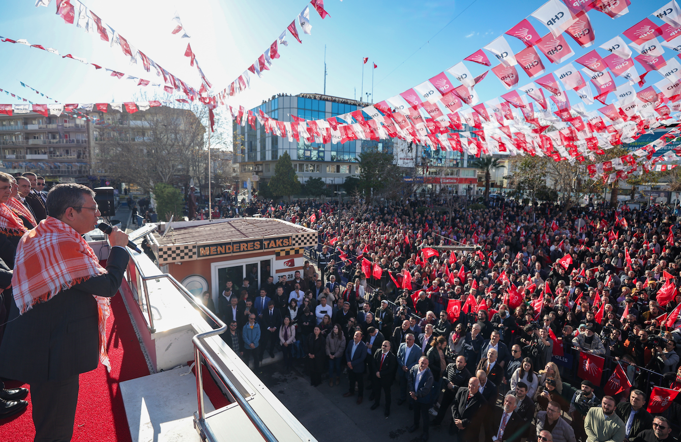 Özgür Özel, Menderes'te halkla buluştu