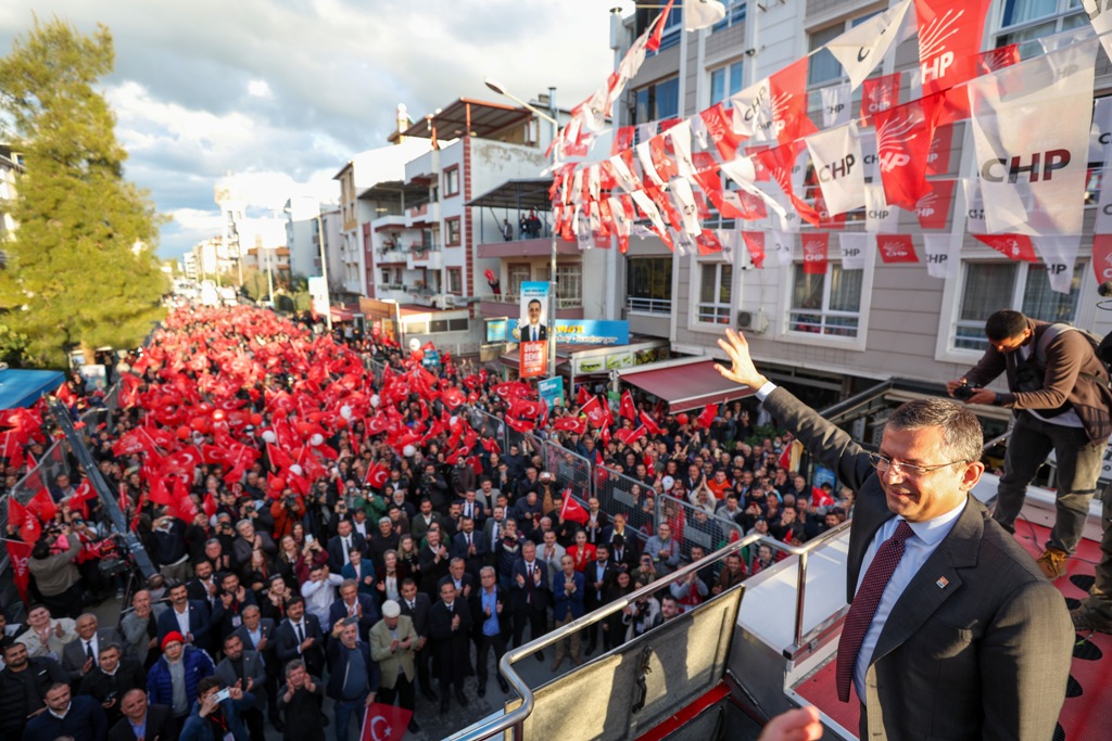 Özgür Özel, Torbalı'da halkla buluştu