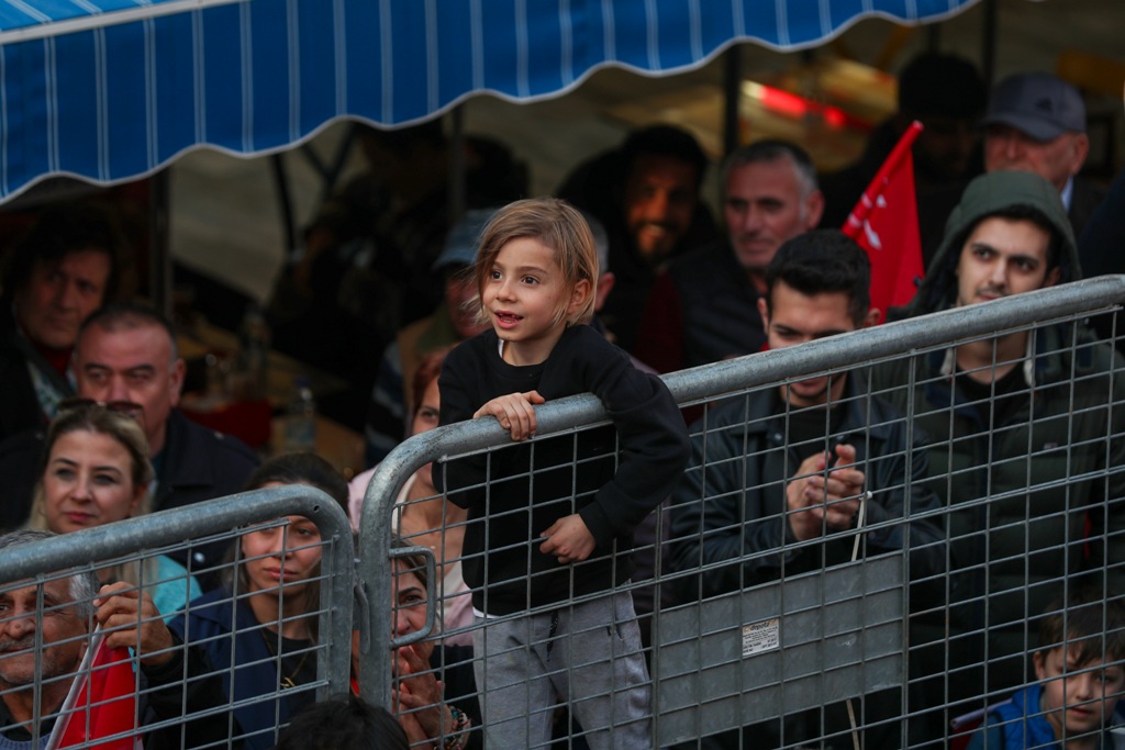 Özgür Özel, Torbalı'da halkla buluştu