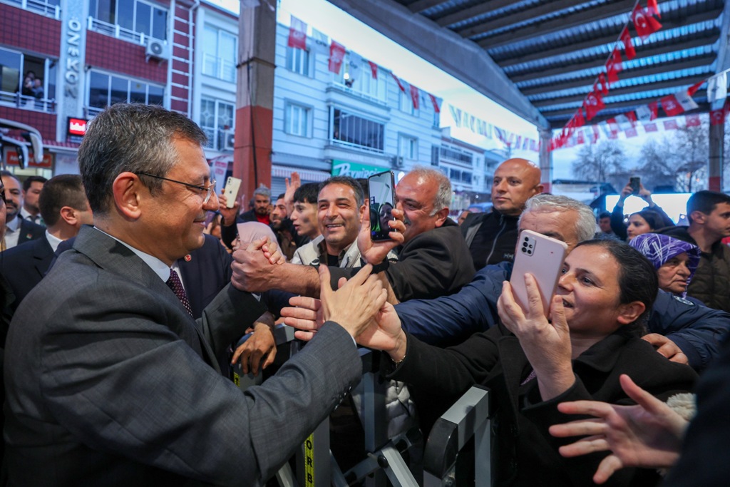 Özgür Özel, Torbalı'da halkla buluştu