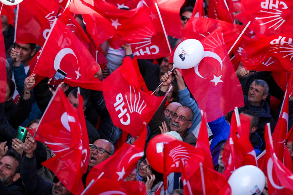 Özgür Özel, Torbalı'da halkla buluştu