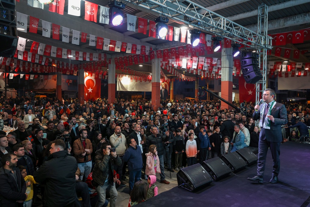Özgür Özel, Torbalı'da halkla buluştu