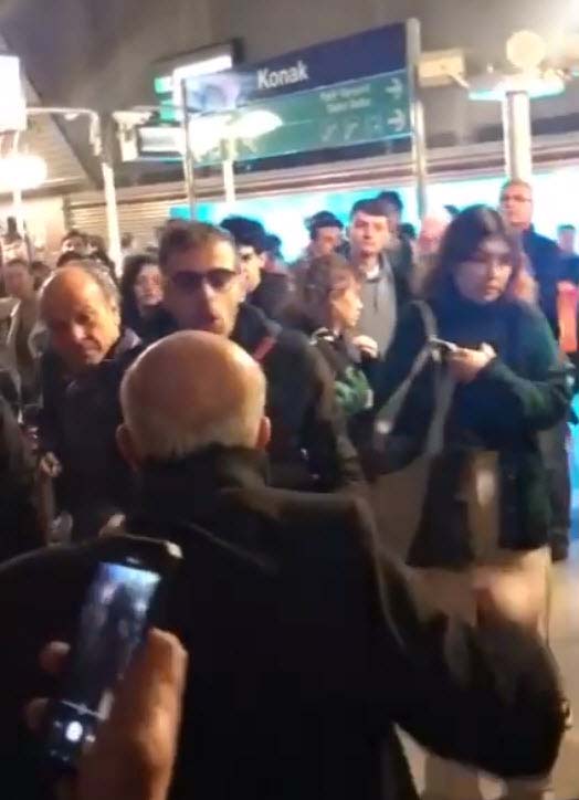 İzmir Metrosu'nda gerginlik!