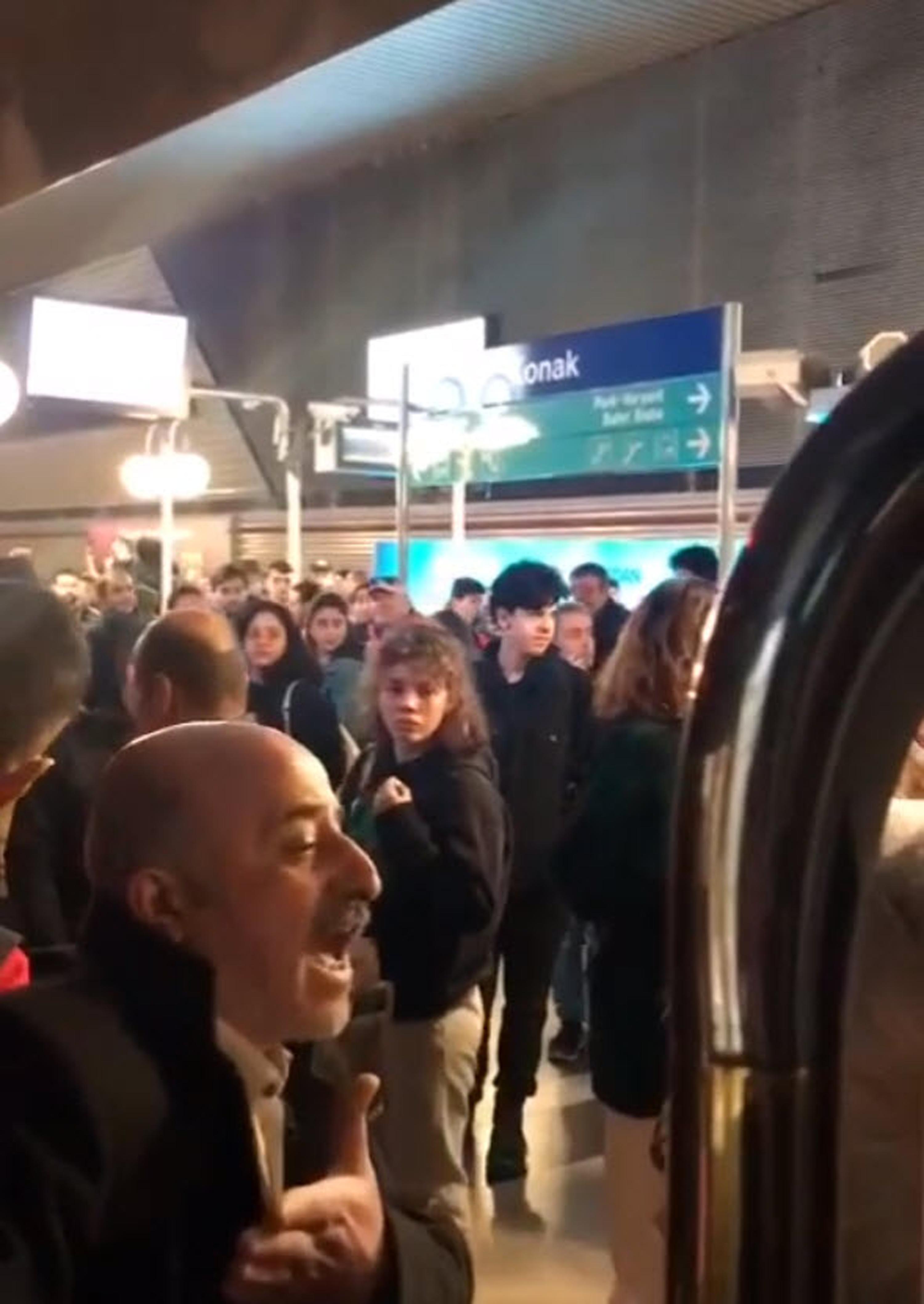 İzmir Metrosu'nda gerginlik!