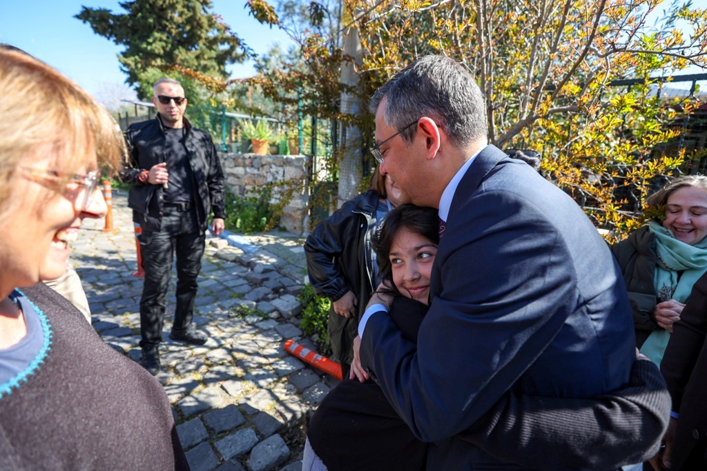 Özgür Özel, Foça'da halkla buluştu!