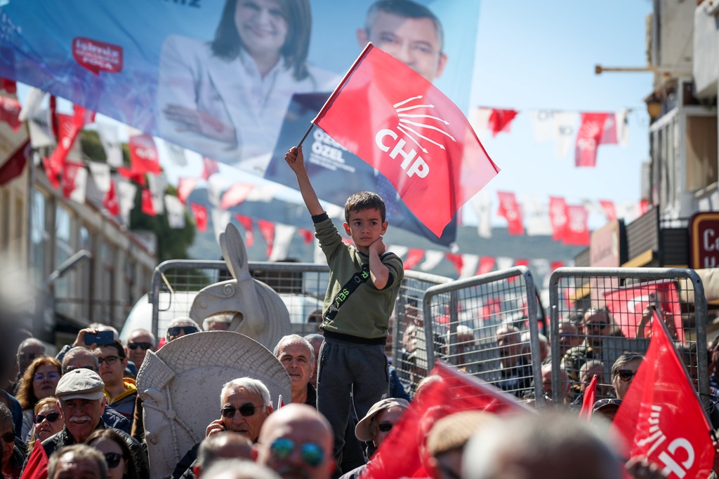 Özgür Özel, Foça'da halkla buluştu!