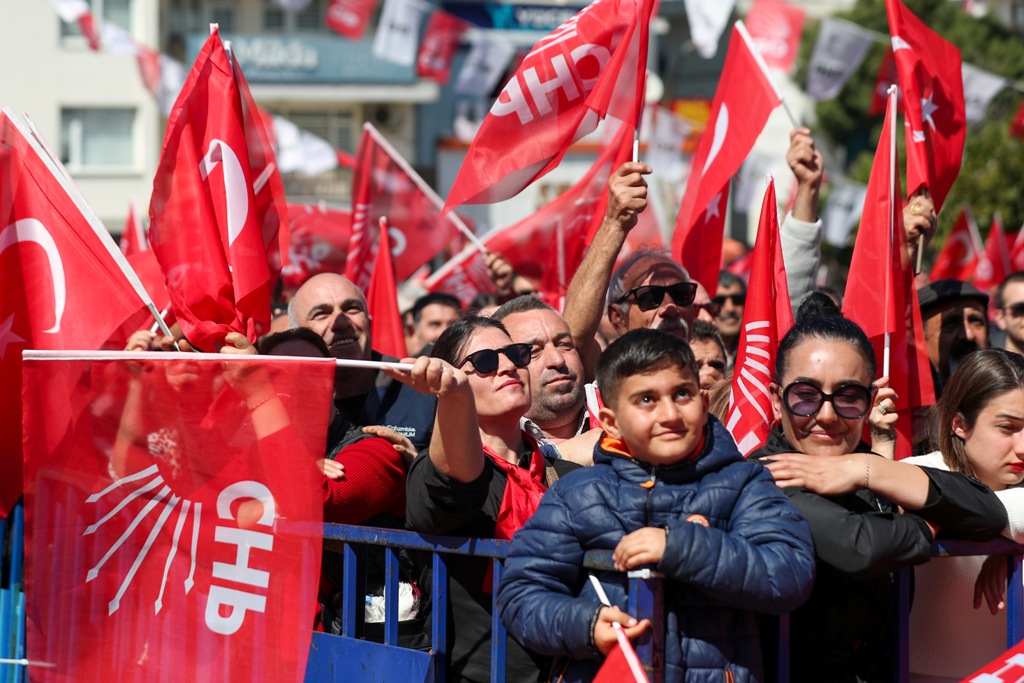 Özgür Özel, Aliağa'da vatandaşlarla buluştu