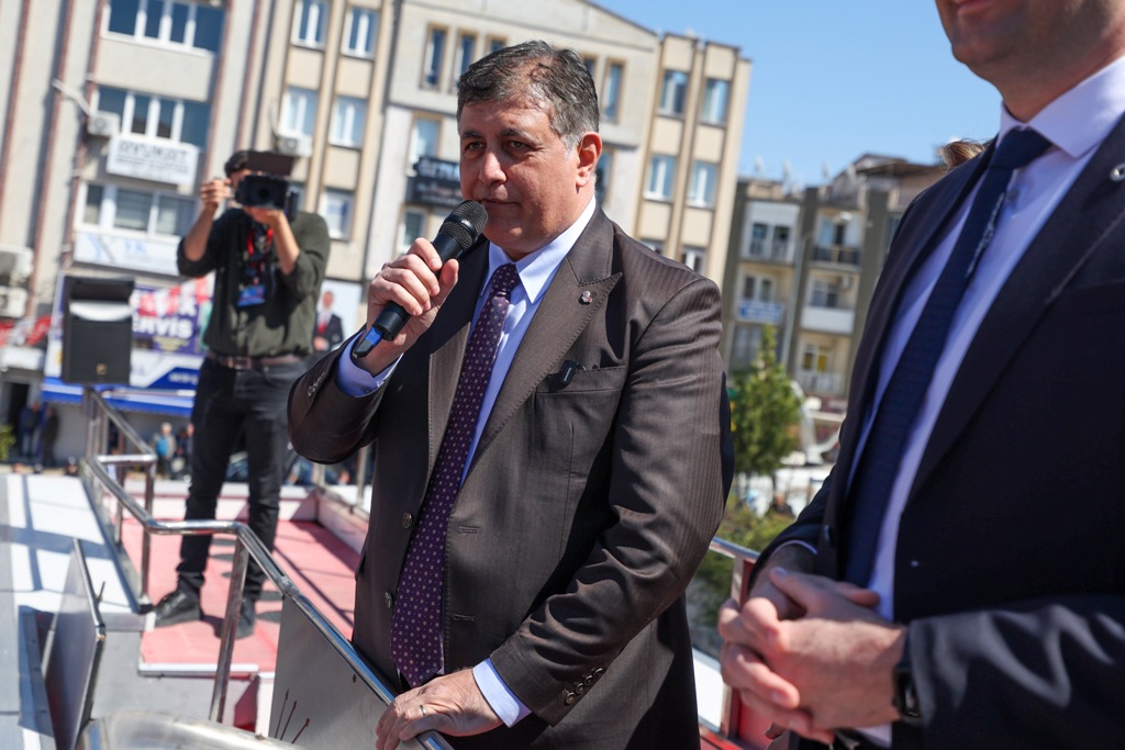 Özgür Özel, Aliağa'da vatandaşlarla buluştu