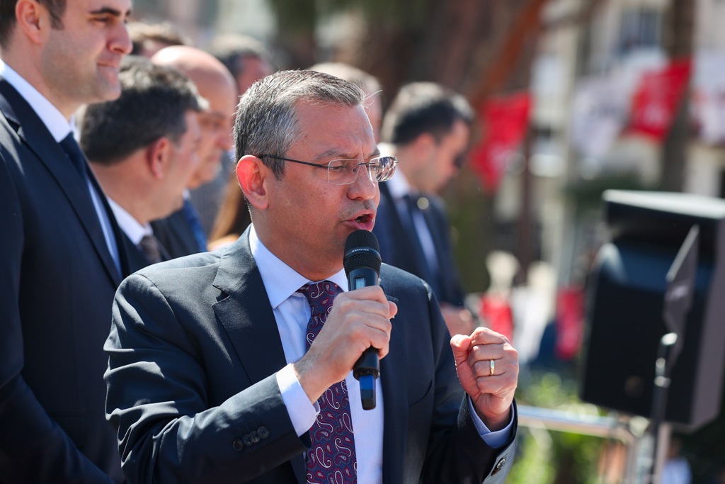 Özgür Özel, Aliağa'da vatandaşlarla buluştu